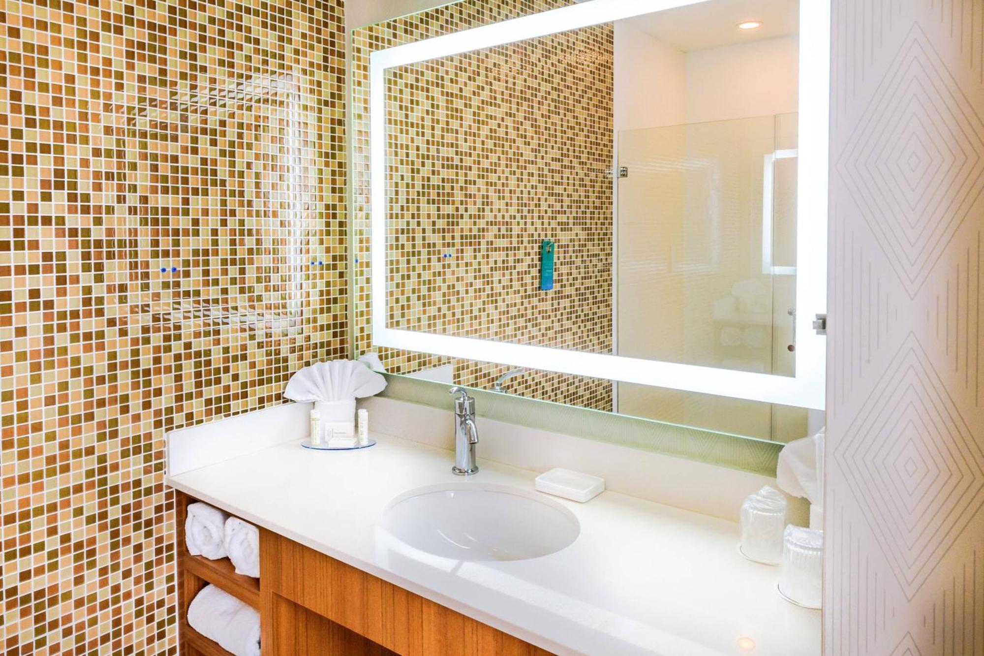 Springhill Suites By Marriott Houston Baytown Exterior photo